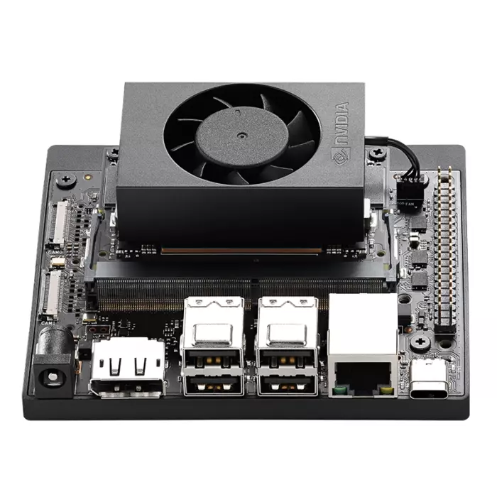 NVIDIA Jetson Orin Nano Super Developer Kit ön görünüm, fanlı soğutucu, USB, HDMI ve Ethernet portları