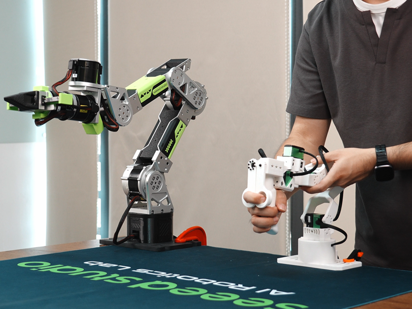 reBot Arm B601-RS - Görsel 2